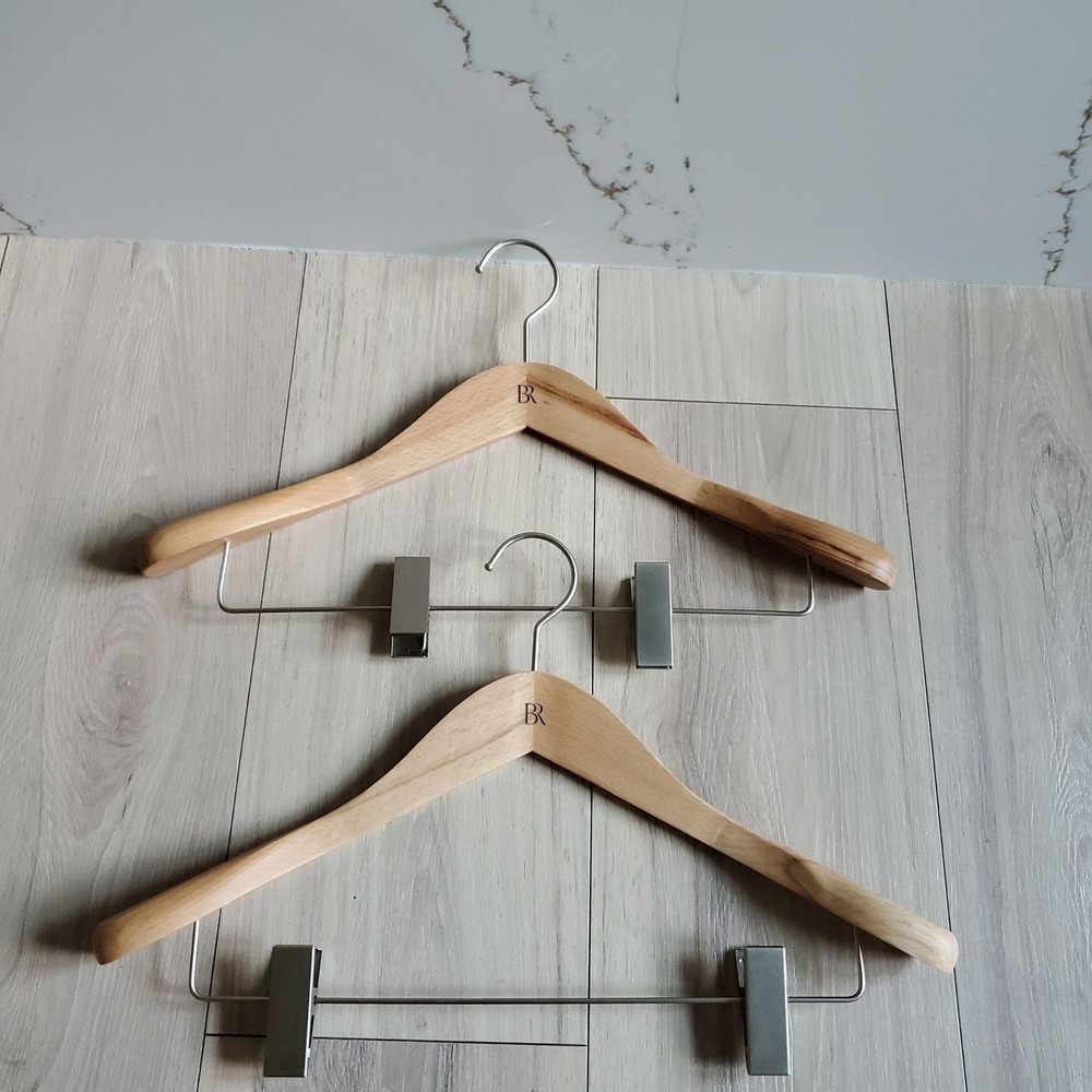 Mainetti Wooden Suit Hangers Set Of 2 Brown Wood BR Logo Metal Clips Bar Display